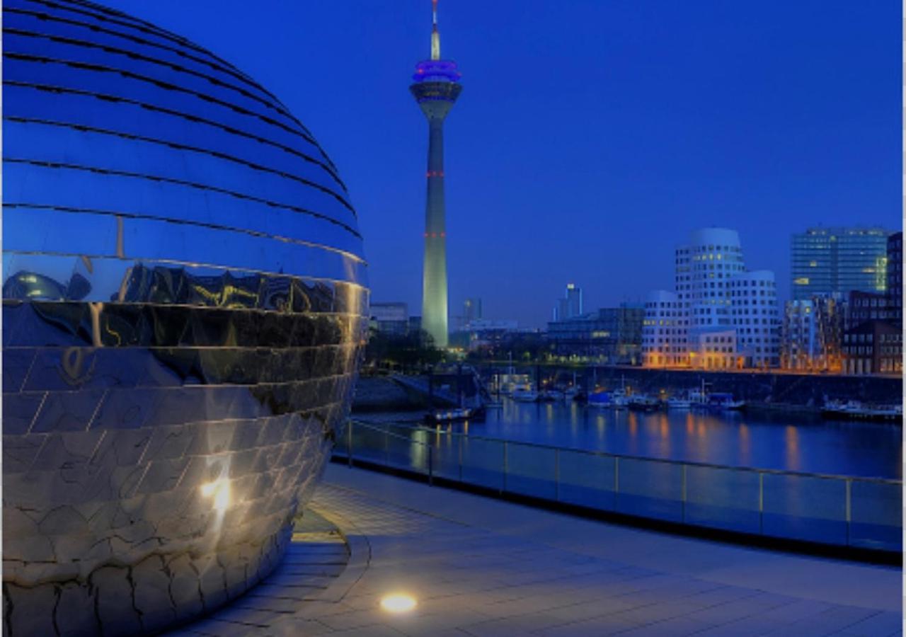 Medienhafen Apartment Direkt Am Zentrum Dusseldorf Luaran gambar