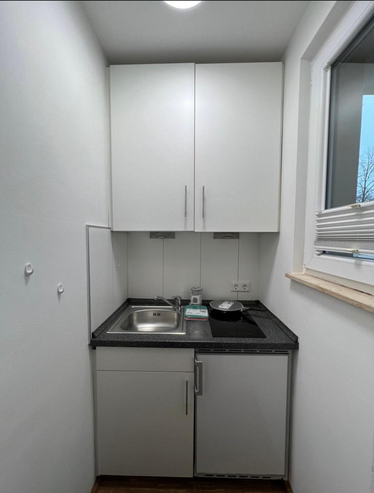 Medienhafen Apartment Direkt Am Zentrum Dusseldorf Luaran gambar
