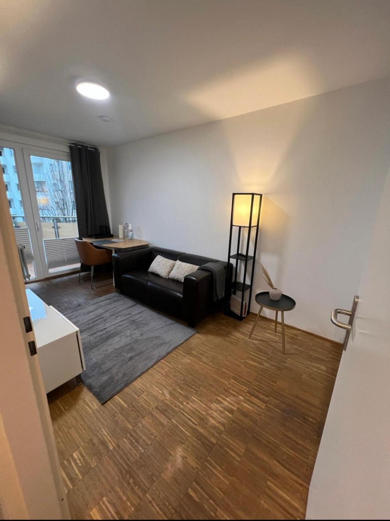 Medienhafen Apartment Direkt Am Zentrum Dusseldorf Luaran gambar