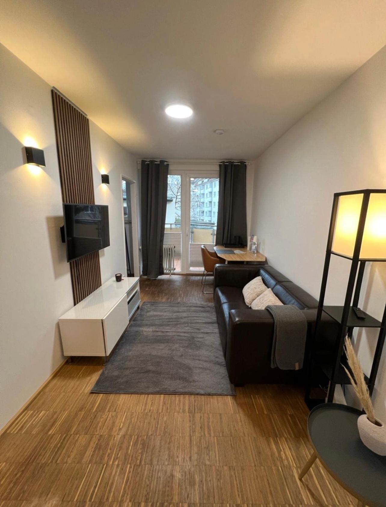 Medienhafen Apartment Direkt Am Zentrum Dusseldorf Luaran gambar